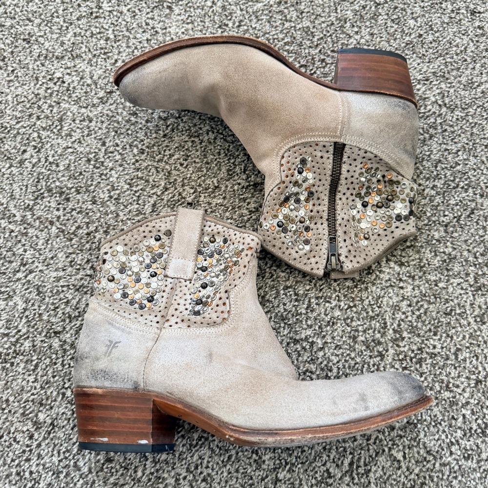 FRYE Deborah Studded Distressed Cream Leather Short Boot Women's Size 8M 77862 - Picture 2 of 8